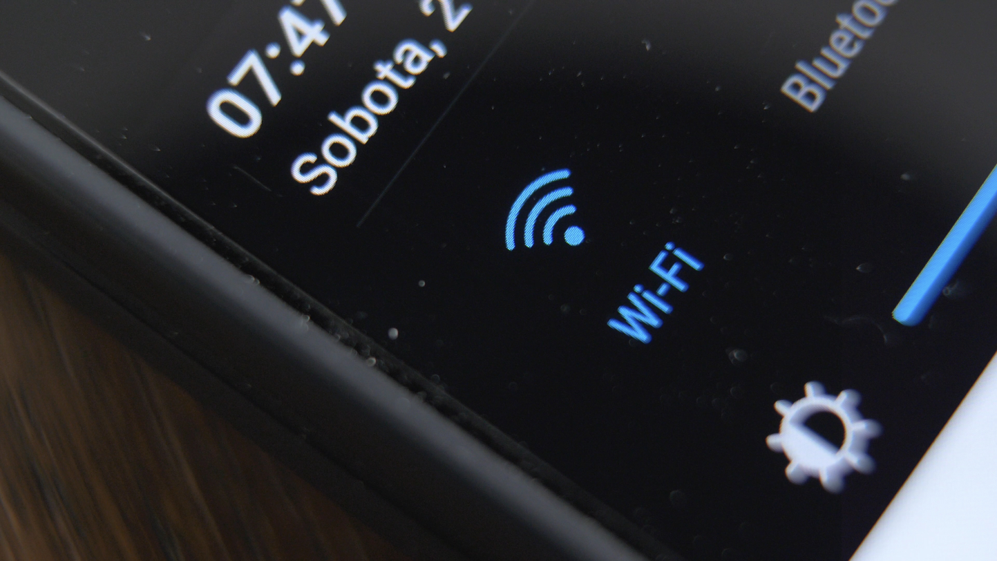 Smartphone screen showing a Wi-Fi signal